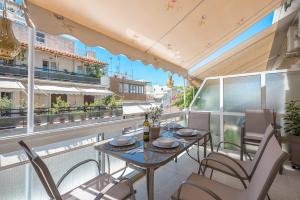 Ban công/sân hiên tại DiPeJo Athens luxurious penthouse apartment in the Hilton area