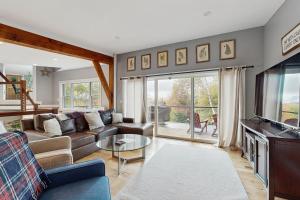 a living room with a couch and a tv at Chasing the Slopes in North Woodstock
