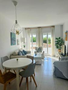 a living room with a couch and a table at Apartamento con Vistas al mar in Conil de la Frontera