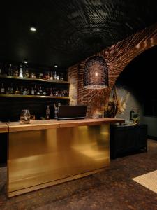 a bar with a laptop on top of it at Maison Grinder in Montréal