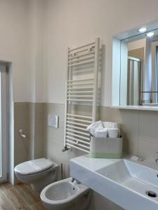 Ένα μπάνιο στο Central Apartment