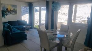 Χώρος καθιστικού στο Blue Mountain Suite