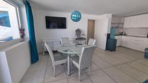 Η κουζίνα ή μικρή κουζίνα στο Blue Mountain Suite +18 φωτογραφίες