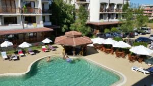 an overhead view of a swimming pool in a hotel at Apartments Resort BG in Primorsko