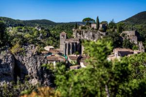 a village on the side of a mountain at Le Sabel - Cabanon in Mourèze
