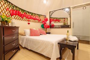 Una cama o camas en una habitación de Ecovilla Cali 15 fotos más