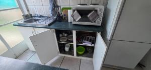 Η κουζίνα ή μικρή κουζίνα στο Ani-Lem Self-Catering