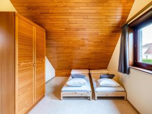 a small room with two beds and a window at La Paix in Sint-Idesbald