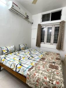 a bedroom with a bed and a window at Paripuranam in Tiruvannāmalai +14 photos