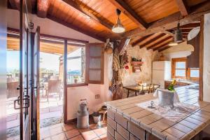 a kitchen with a counter with a view of a patio at Casa Oronado in Ingenio
