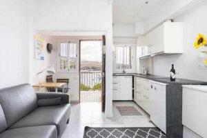 a kitchen and living room with a couch and a table at Apartamento Playa San Juan WIFI in Playa de San Juan
