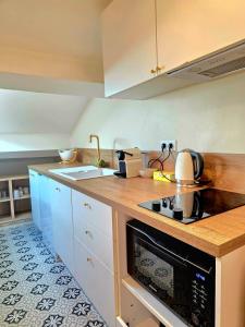 a kitchen with a sink and a stove top oven at Design et confort - Nice Centre 4 pers in Nice