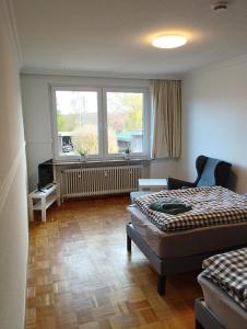 a bedroom with a bed and a large window at Gästezimmer Ilmenaudeich in Winsen Luhe