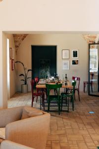 a dining room with a table and chairs at Baldovino b&b in Villamagna