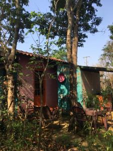 a house with a painting on the side of it at Cabana da Mata in Cornélio Procópio