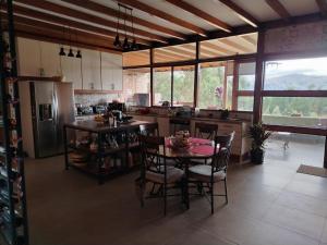 Kuchyň nebo kuchyňský kout v ubytování Ramahuasi Luxury Villa + 24 fotografií