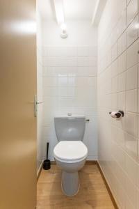 a bathroom with a white toilet in a room at Love Room Le Dungeon - Pézenas in Pézenas +5 photos