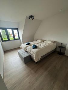 Giường trong phòng chung tại Maison frère