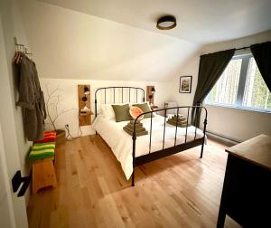 Ένα ή περισσότερα κρεβάτια σε δωμάτιο στο Chalet Le St-Ray