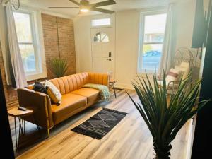 a living room with a couch and a table at Short North Convention King Bed Free Parking! in Columbus