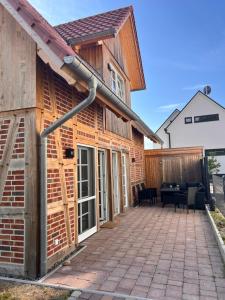 a patio outside of a house with a hose at Fachwerkhuus in Göhren-Lebbin