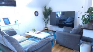 a living room with two couches and a table at Modern Beautiful Luxury Coach House Free Parking in Birmingham