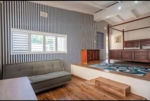 صورة لـ House on the Beach in Glenashley في ديربان