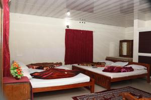 Giường trong phòng chung tại GEE VEE Home Stay