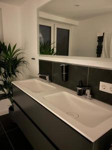 Koupelna v ubytování Modern saniertes Haus in Husum + 17 fotografií