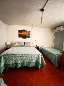 Postel nebo postele na pokoji v ubytování HOSTAL VALDIVIA