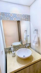 a bathroom with a sink and a mirror at Lindo y Moderno Apartamento en Villeta para descanso y relajacion in Villeta