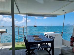 a table on a boat with a view of the ocean at catamaran nautilodge in Sainte-Anne