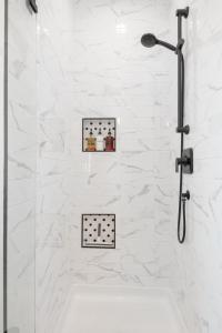 Ένα μπάνιο στο The Perch - Family Friendly! Panoramic Views!