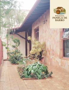 a building with a bunch of plants in front of it at Hotel Pousada & day use Panela de barro in Barra Bonita