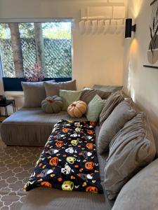 a couch with a blanket on it in a living room at Domek Marzenie in Radawa +83 photos