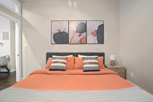 Ένα ή περισσότερα κρεβάτια σε δωμάτιο στο 3 BD Idyllic Haven next to Central Park