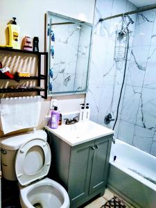 a bathroom with a sink and a toilet and a shower at Perfect Beach Gateway in West Palm Beach