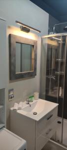 Koupelna v ubytování Kapi Royal Apartament + 16 fotografií