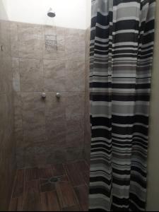 a bathroom with a shower with a shower curtain at Casa en renta, fraccionamiento Victoria, Oaxaca in Oaxaca City