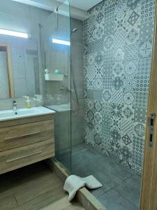 Koupelna v ubytování Joli appartement Mohammédia