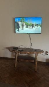 TV a/nebo společenská místnost v ubytování Avana Home