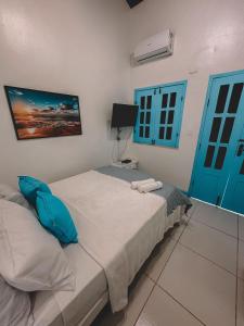 Giường trong phòng chung tại Piratas da Vila