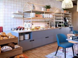 a kitchen with a counter with food on it at greet Wien City Nord in Vienna