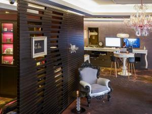 a room with a chair and a desk with a computer at Mercure Toulouse Centre Wilson Capitole in Toulouse