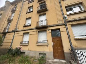 an apartment building with a brown door and windows at Boulevard 4 personnes Un Séjour à Part in Longeville-lès-Metz