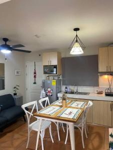 a kitchen with a table and chairs in a room at GusBek Condo Unit San Remo Oasis Cebu in Cebu City