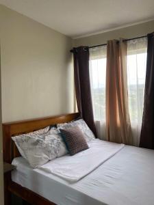 Ένα ή περισσότερα κρεβάτια σε δωμάτιο στο GusBek Condo Unit San Remo Oasis Cebu