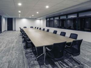a large conference room with a long table and chairs at Mercure Tamworth in Tamworth +61 photos