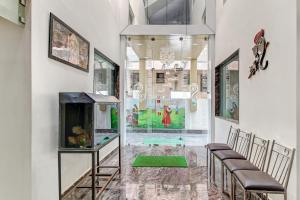a room with chairs and a fish tank at Townhouse Soni Inn in Rāipur