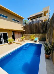 basen przed domem w obiekcie Bonobo House for 5 & Loft for 2- your best Puerto options! w mieście Puerto Escondido
